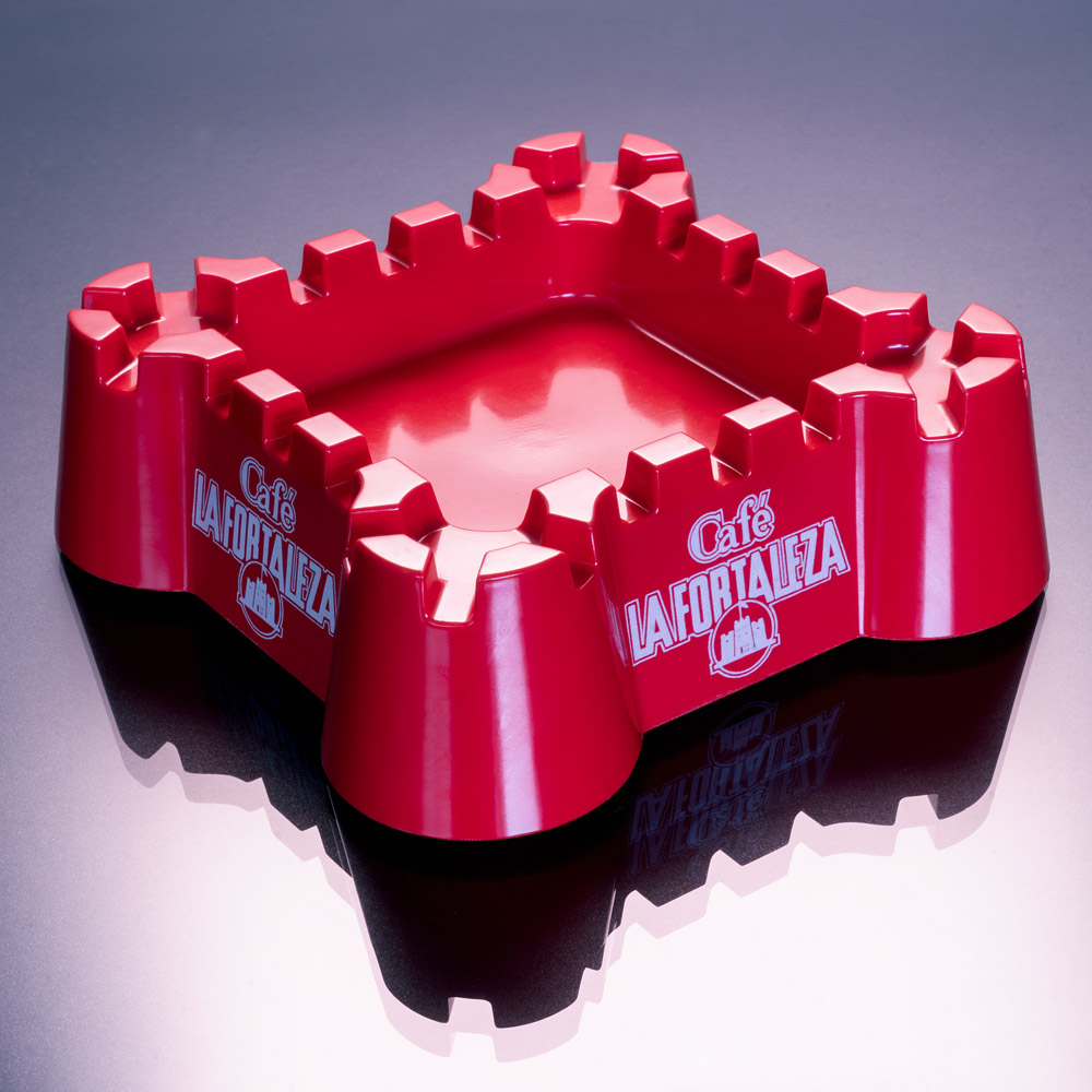 Diseño industrial de cenicero para Café Fortaleza realizado por Ángel Beamonte / Conceptos & Motivaciones.